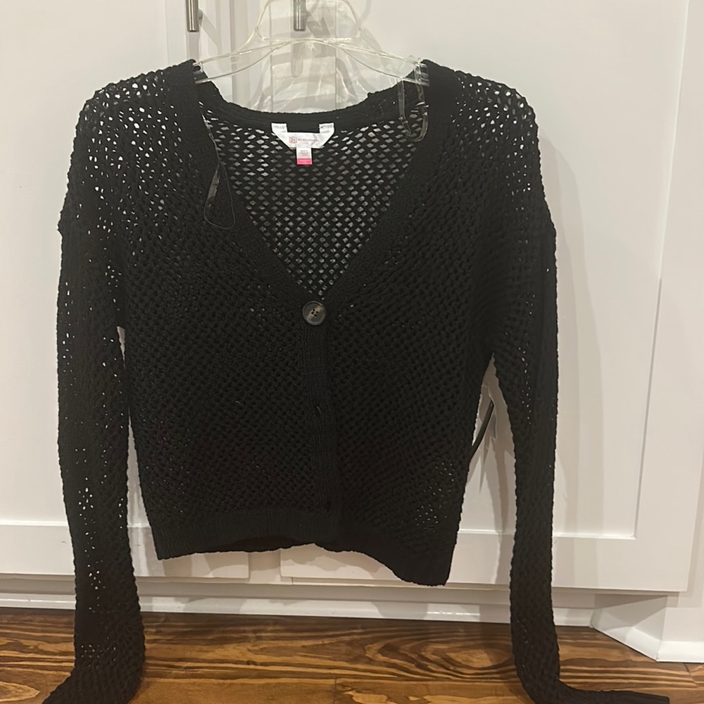 NWT SMALL BLACK SWEATER NO BOUNDARIES three buttons down front